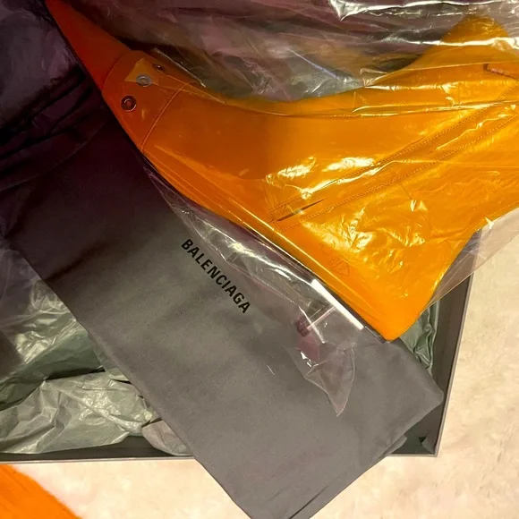 💛✨ BALENCIAGA Calf Skin Belt Bootie - Size 40.5/10 - Picture 5 of 9